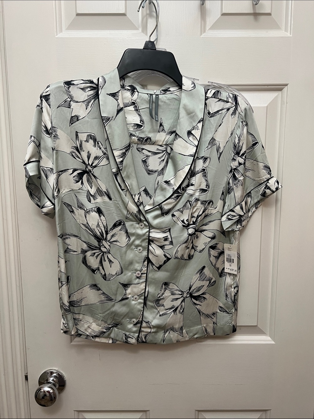 Lyrebird silky pajama top in Light Mint